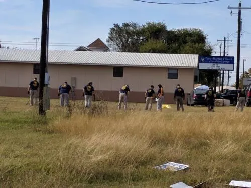 El pastor de la iglesia del tiroteo en Texas quiere demoler el edificio