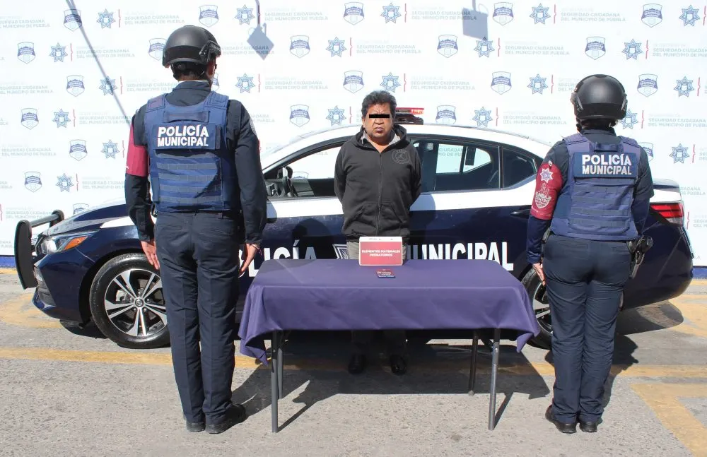 Detuvo policía municipal de Puebla por robo a usuario de la ruta azteca