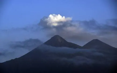 Volcán de Fuego en Guatemala calma su furia tras 32 horas de actividad