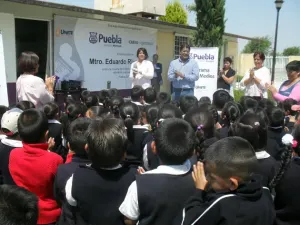 Preescolares de San Miguel Canoa reciben aulas de medios