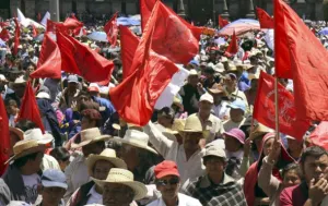 Antorchistas se manifiestan en el CIS
