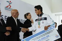 Entregan estímulos a medallistas de Olimpiada y Paralimpiada Nacional 2013