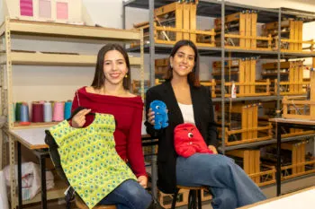Por infancias más felices: talentos Ibero Puebla crean colección textil para inteligencia emocional