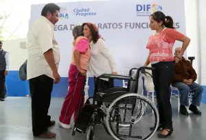 Dinorah López de Gali continúa con la entrega de más aparatos funcionales