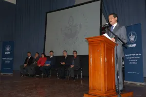 En la BUAP se trabaja con una nueva visión de universidad: Esparza