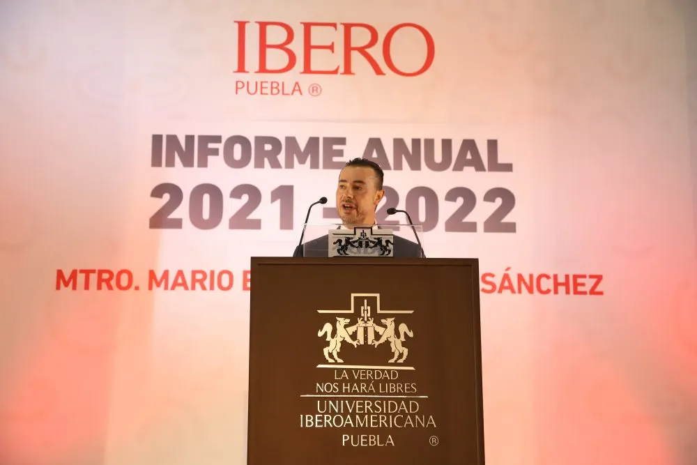 Arremete rector de la Ibero Puebla contra AMLO en su tercer informe