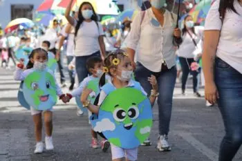 Ariadna Ayala convoca al desfile de primavera 2026 en Atlixco