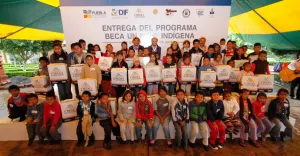 Benefician con becas a más de 100 niños de Tepexi y Tlaola