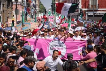 En marcha de la “Marea Rosa” en Puebla, piden voto masivo a la oposición e imparcialidad del INE