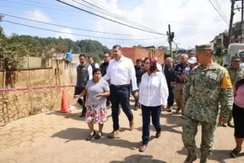 Supervisa Alejandro Armenta limpieza y reconstrucción de viviendas afectadas en Huauchinango
