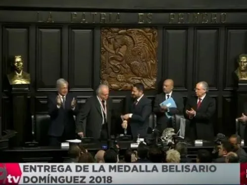 Entregan la Medalla Belisario Domínguez a Carlos Payán