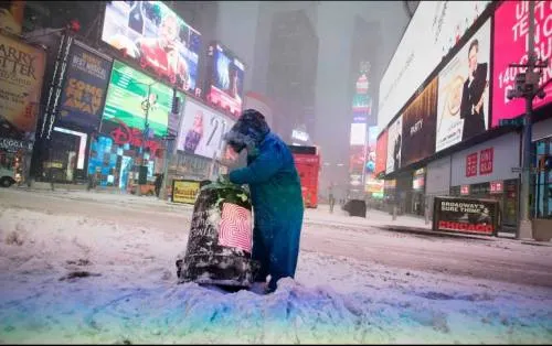 Anuncian estado de emergencia en NY por nevada