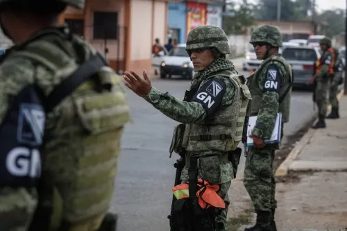 Pobladores retienen a 10 elementos de la Guardia Nacional en Guerrero