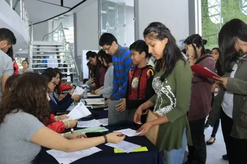 Aspirantes a cursar la preparatoria en la BUAP realizan su registro