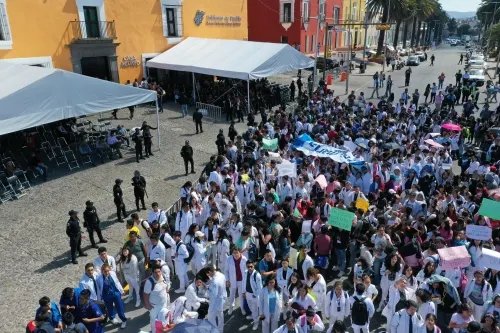 Transportistas de Puebla se solidarizan con el paro estudiantil; no cobrarán pasaje a universitarios