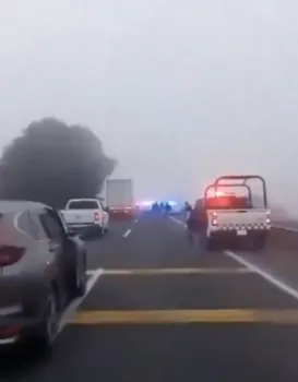 Robo masivo en la autopista Puebla-Orizaba, despojan de sus cosas a usuarios