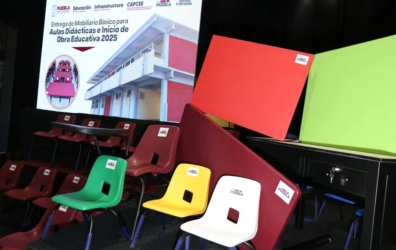 armenta-entrega-mobiliario-aulas-didacticas