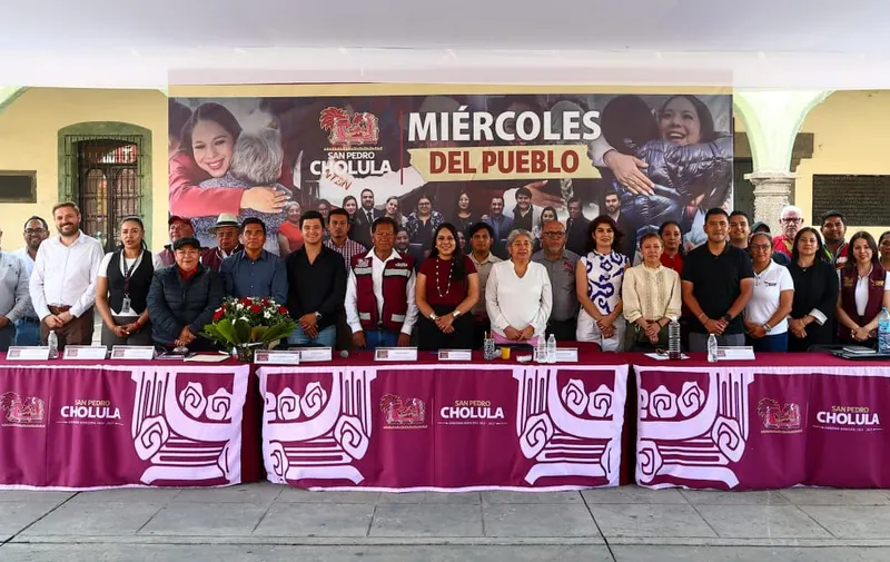 Tonantzin Fernández escucha peticiones ciudadanas y entrega apoyos durante Miércoles del Pueblo en San Pedro Cholula