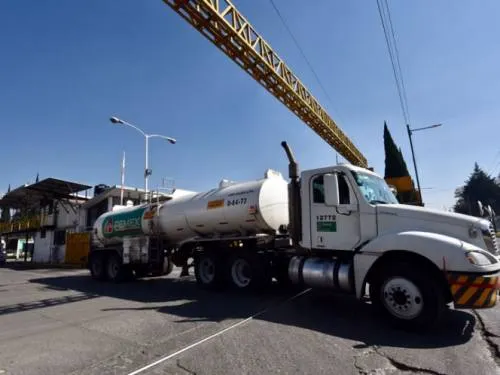 Da luz verde Pemex a gobierno de Toluca para llevar gasolina