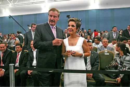 Fox lanza indirecta a Sahagún sobre la presidencia; ella responde: “la política para mí está muerta”