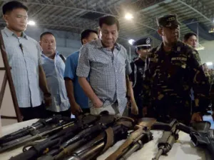 Presidente filipino llama homosexual a embajador de EU