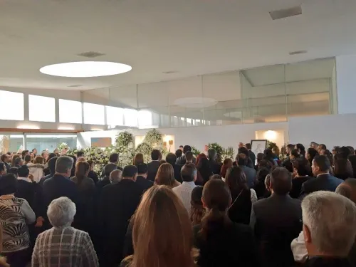 Familiares y amigos le dan el último adiós al periodista Enrique Montero Ponce