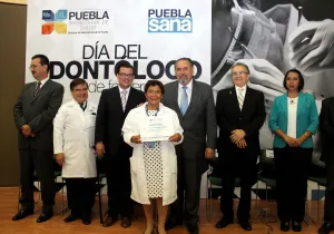 Reconoce Salud labor y trayectoria de odontólogos poblanos