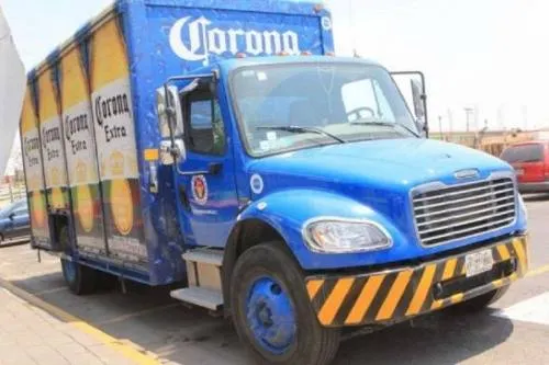 Asaltan camión de cervecería Corona en Tzompan
