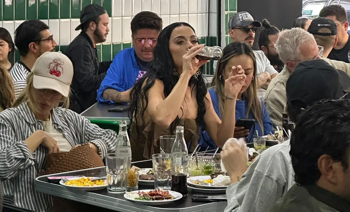 Katy Perry disfruta comer tacos en la Ciudad de México mientras promociona su tour 2025