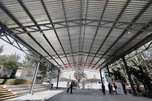 Dignifican espacios escolares en Romero Vargas