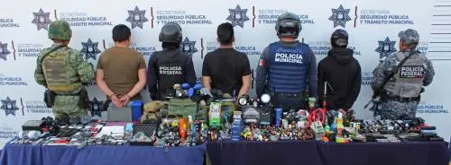 Aseguran objetos punzocortantes, equipo táctico y celulares en operativo del CH; hay 3 detenidos