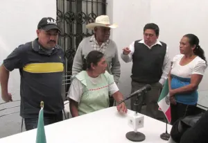 Incomunicados y sin abogado consignan a los 20 petistas de Atzizihuacan