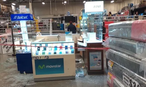 Cuatro hombres armados asaltaron sucursal Elektra de Castillotla