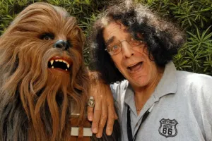 Hospitalizan a actor que interpreta a ?Chewbacca?