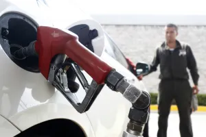 Verificarán Pemex y Profeco que gasolineras despachen ”litros de a litro”