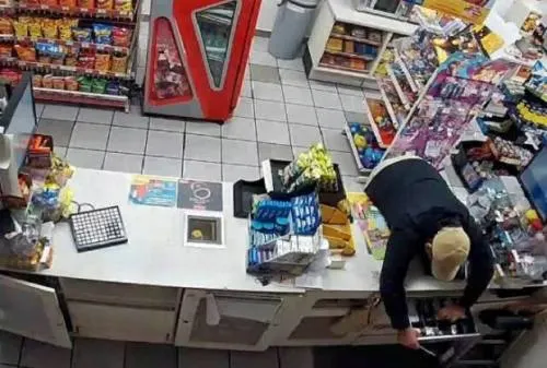Dicta Juez de control vinculación a proceso a dos personas por  tentativa robo a tienda Oxxo