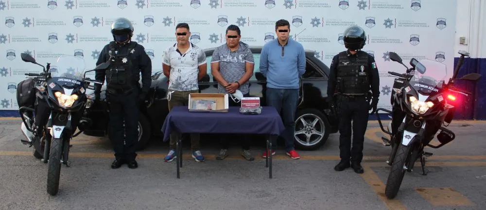 Detuvo grupo rocas de la policía municipal de Puebla a tres hombres por portación ilegal de arma de fuego