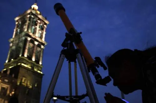Poblanos podrán apreciar eclipse solar en el zócalo a través de los telescopios de la BUAP