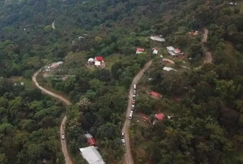 Vuelca patrulla y cae a barranco en Zoquitlán; hay un policía muerto y cuatro heridos