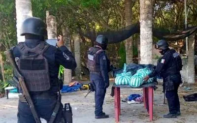 Sicarios en lancha acribillan a turista en Puerto Marqués, Acapulco