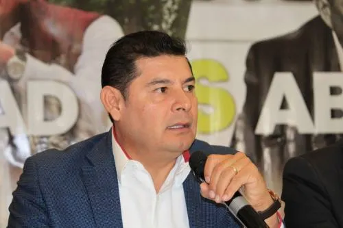 Solo si soy factor de unidad podría buscar la candidatura de Morena, afirma Armenta Mier
