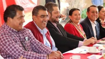 El gobernador Sergio Salomón llevó a cabo una reunión con diversos miembros de Morena Puebla