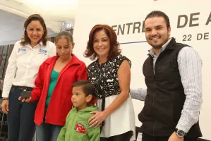 Entrega SEDIF auxiliares auditivos a personas de escasos recursos