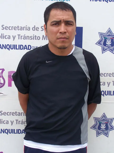 Aseguran a sujeto que habría robado al interior de un vehículo