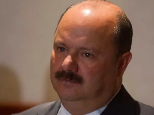 Ordena juez arresto de César Duarte