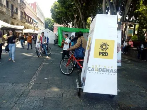 Viola el PRD y Enrique Cárdenas Coremun al promocionar su imagen 