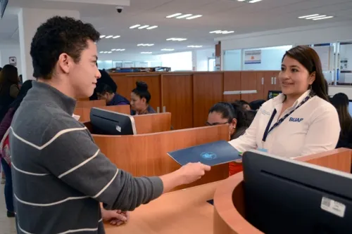 En abril se publicará convocatoria para estímulos al personal administrativo y de confianza BUAP