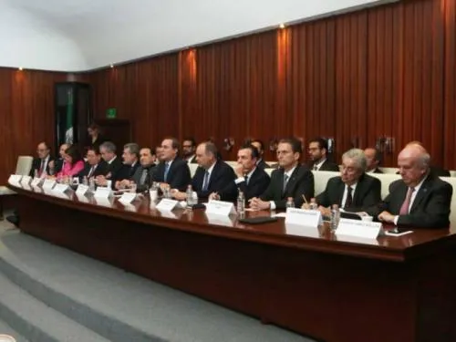 Confianza empresarial, el costo de cancelar el NAIM: CCE