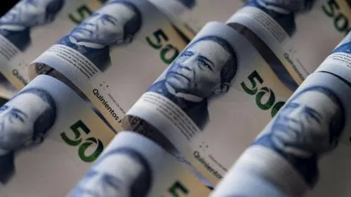 Gobierno de AMLO debuta en mercados globales con emisión de deuda de 2,000 mdd