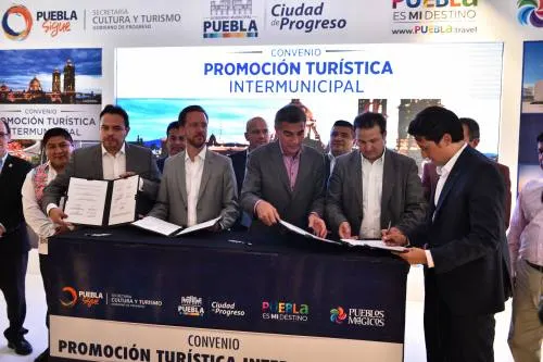Firma José Juan Espinosa convenio con Gali para promoción turística